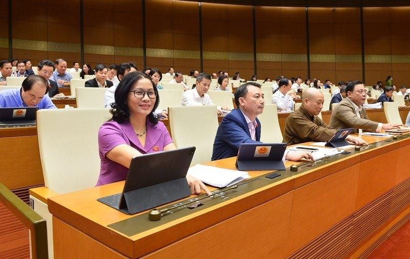 越南第十五届国会第四次会议通过关于2023年经济社会发展计划的决议。