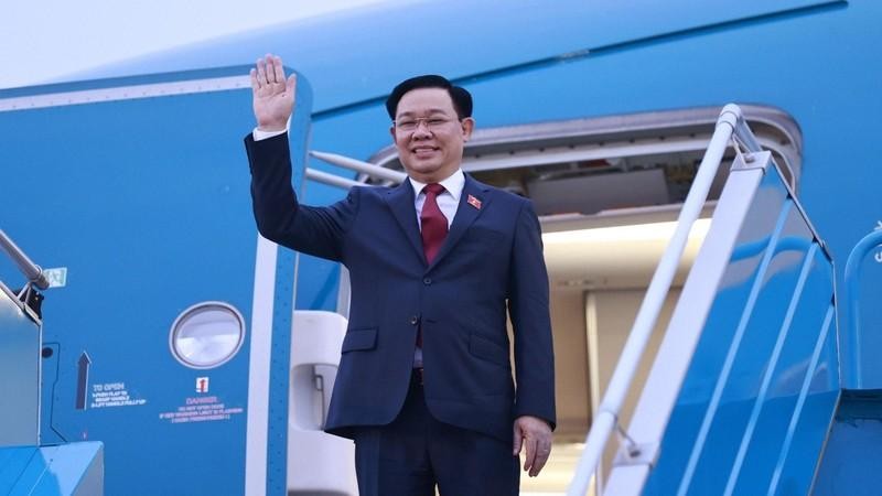 越南国会主席王廷惠启程出席第43届东盟议会联盟大会并对柬埔寨和菲律宾进行正式访问。（图片来源：越通社）
