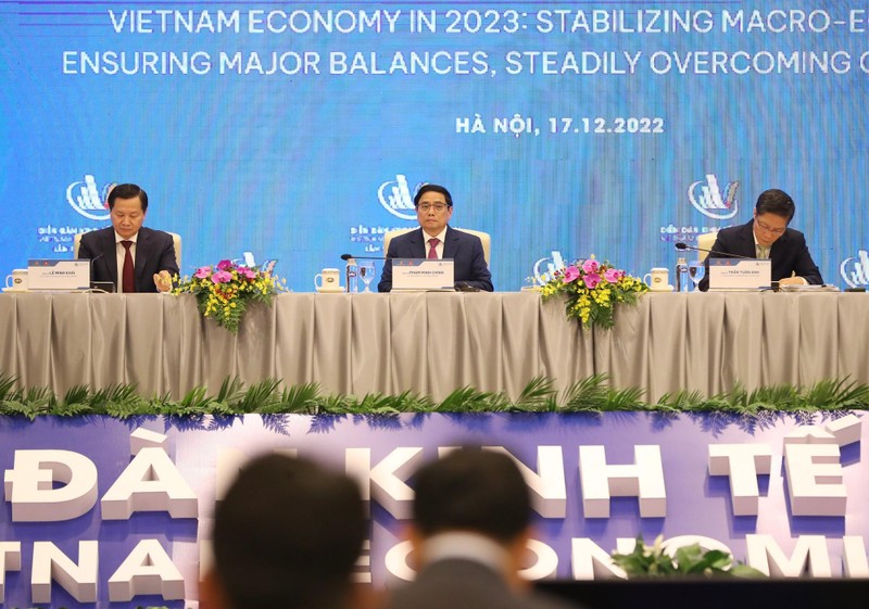 越南政府总理范明正主持第五次越南经济论坛。（图片来源：越通社）