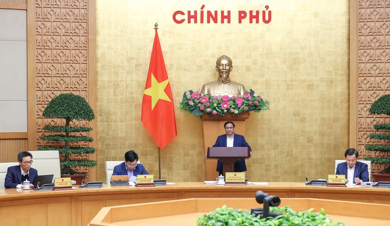 政府总理范明正主持召开政府12月份立法工作例行会议。（图片来源：VGP）