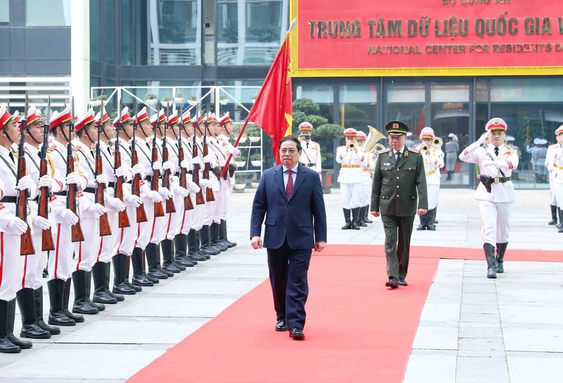 政府总理范明正出席人民公安技术后勤力量成立75周年庆典。（图片来源：越通社）