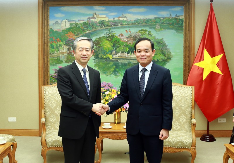 越南政府副总理陈流光会见中国驻越大使熊波。（图片来源：VGP）