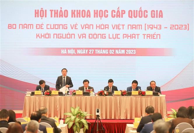“《越南文化纲要》颁布80周年-发展的起源和动力”研讨会27日上午在河内开幕。（图片来源：越通社）