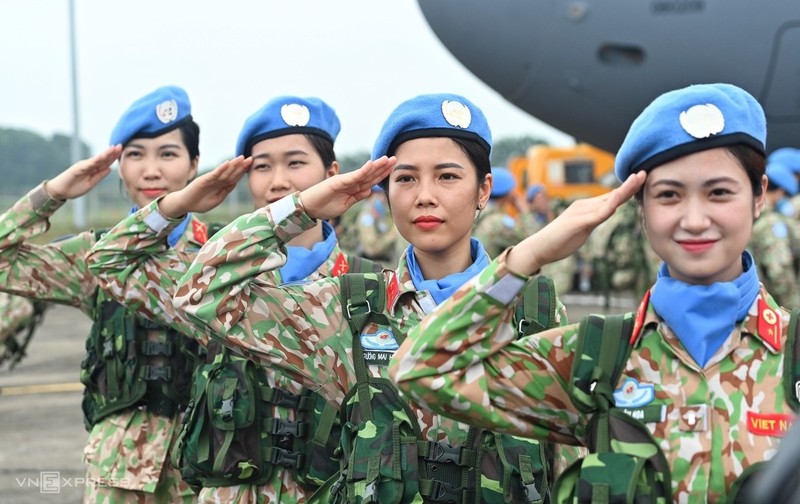 越南一号工兵队女军人抵达联合国阿卜耶伊维和特派团总部。（图片来源：越南快讯）