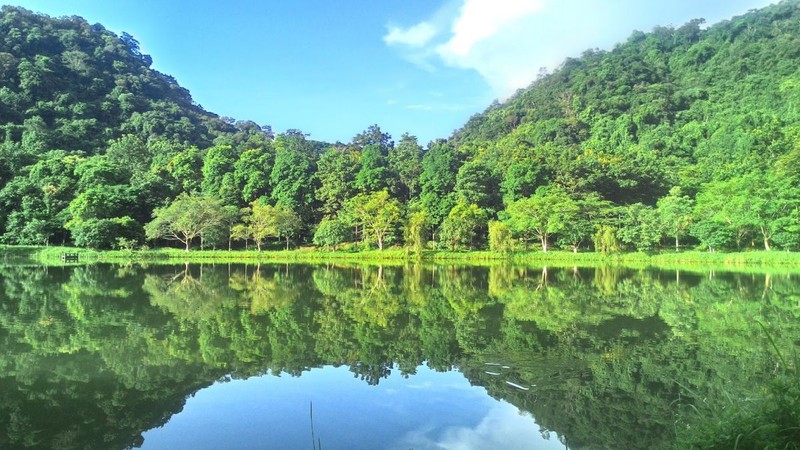 菊方国家公园里安光湖的美景。
