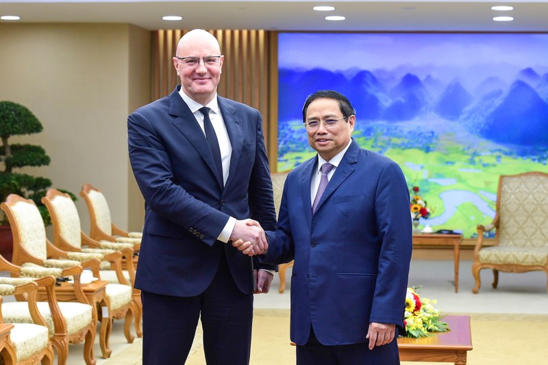 越南政府总理范明正会见俄罗斯副总理德米特里·切尔内申科。（图片来源：VGP）