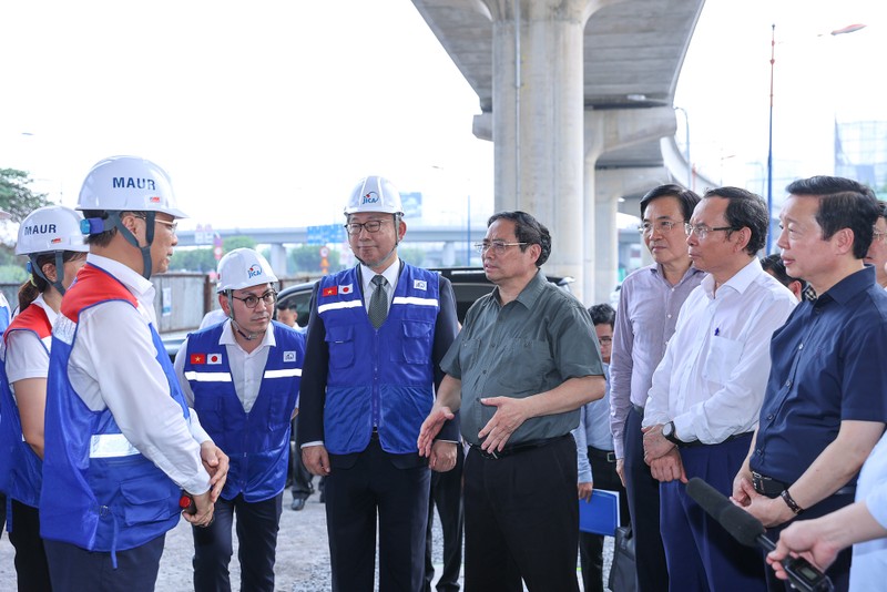 范明正总理视察胡志明市地铁一号线（滨城 – 泉仙）项目。（图片来源：VGP）