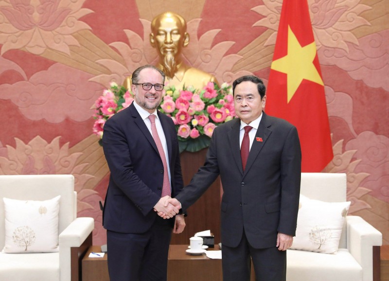 越南国会常务副主席陈青敏会见奥地利外交部长亚历山大·沙伦贝格