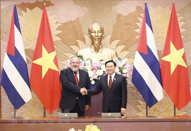 2022年9月29日，越南国会主席王廷惠会见古巴总理曼努埃尔·克鲁斯。（图片来源：越通社）