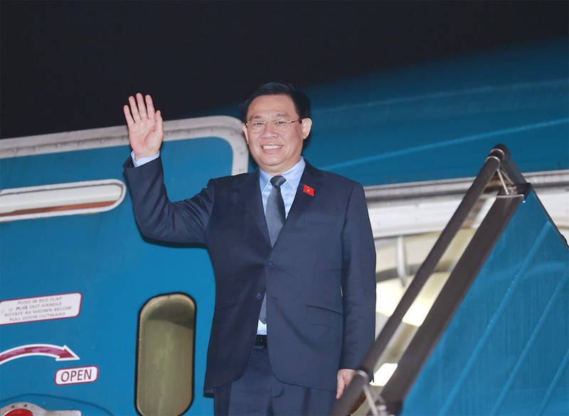 越南国会主席王廷惠抵达河内，圆满结束对古巴、阿根廷和乌拉圭进行的正式访问。（图片来源：越通社）