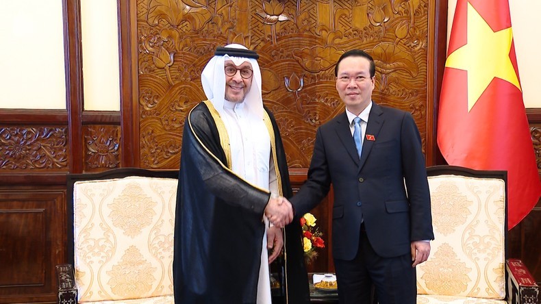 越南国家主席武文赏接受卡塔尔驻越大使哈立德·阿里·阿卜杜拉·阿贝尔的国书。