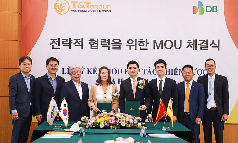 韩国DB集团与越南T&T集团业务合作协议签署仪式。（图片来源：《新河内报》）