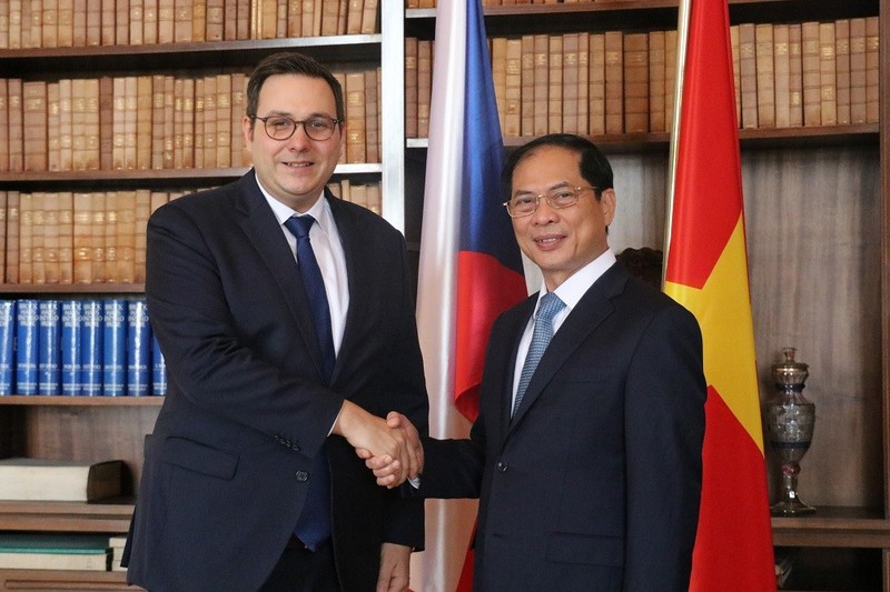 裴青山部长与捷克外交部长扬·利帕夫斯基。（图片来源：国际报）