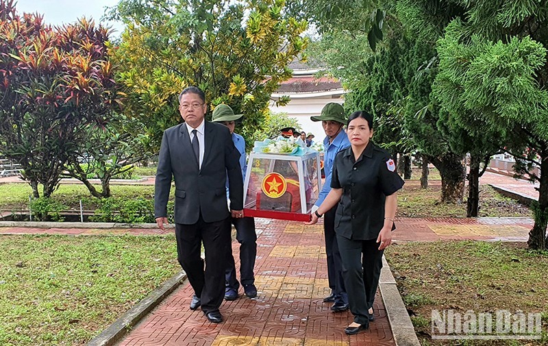 崑嵩省为在老挝和柬埔寨牺牲的烈士举行追悼会和安葬仪式。