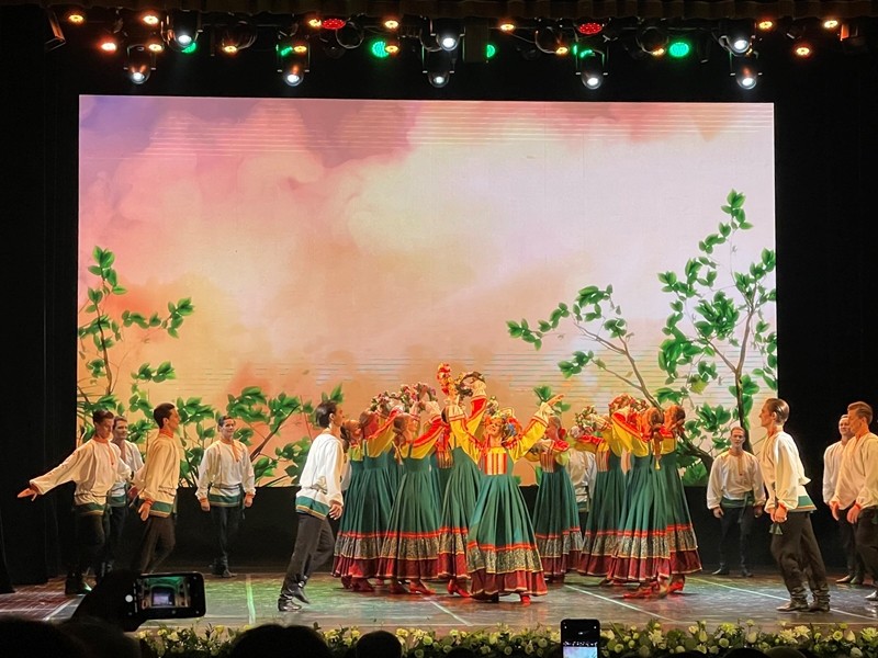  俄罗斯文化日活动在广宁省下龙市精彩亮相。 