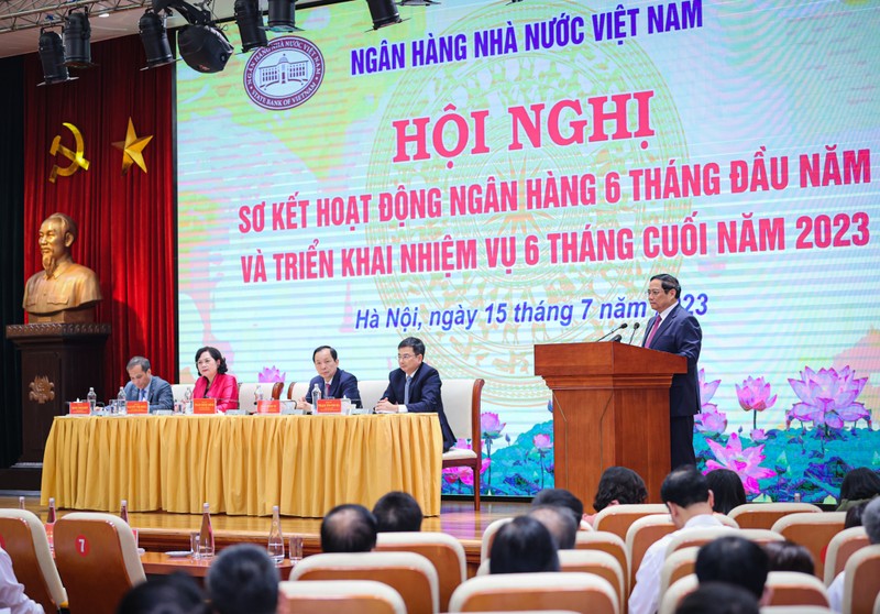 越南政府总理范明正出席越南国家银行2023年上半年工作总结暨下半年工作任务部署会议。（图片来源：VGP）