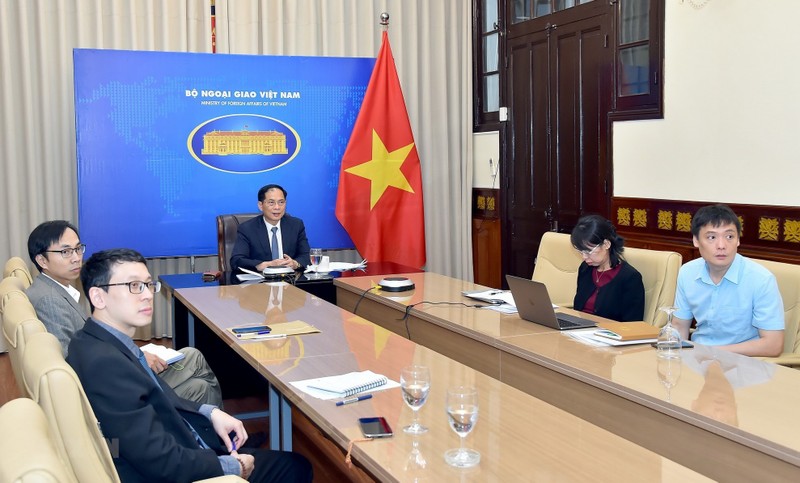 越南外交部部长裴青山率团出席会议。（图片来源：越通社）