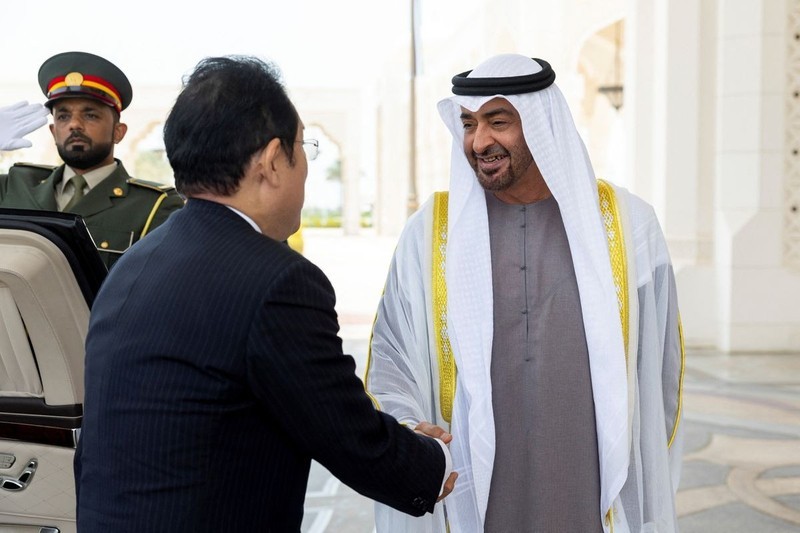 阿拉伯联合酋长国总统谢赫·穆罕默德·本·扎耶德·阿勒纳哈扬于7月17日会见日本首相岸田文雄。（图片来源：路透社）