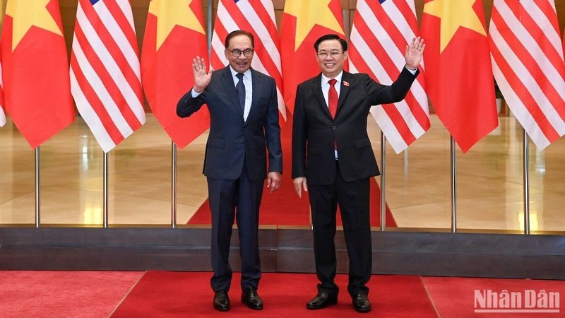 越南国会主席王廷惠和马来西亚总理安瓦尔·易卜拉欣。