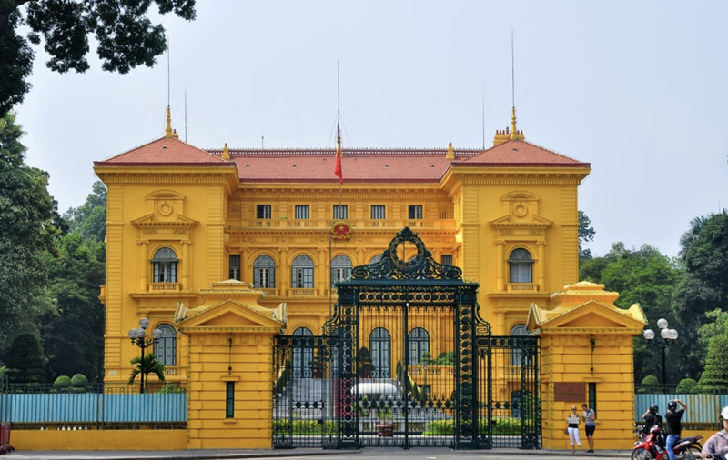 主席府于1906年竣工，该建筑共有不同装饰风格的30个房间。