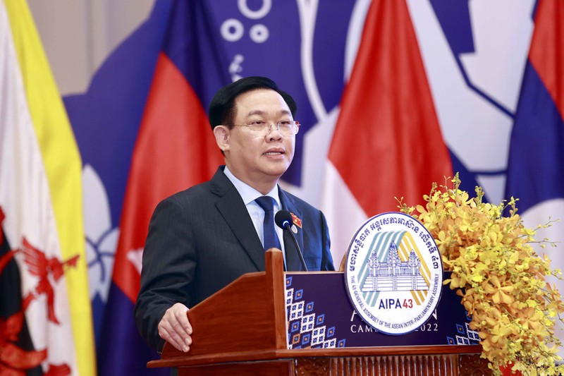 越南国会主席王廷惠在第43届东盟议会联盟大会上发表讲话。（图片来源：国会官网）