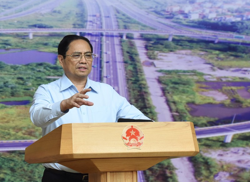 越南政府总理发表讲话。（图片来源：VGP）