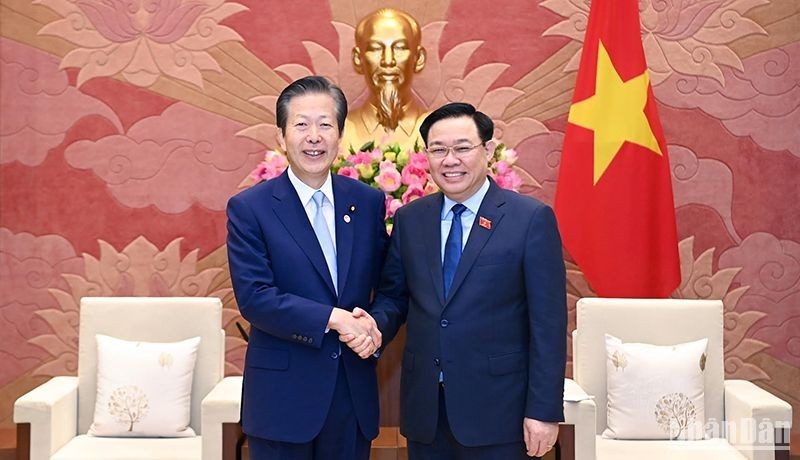越南国会主席王廷惠会见日本公明党党首山口那津男。