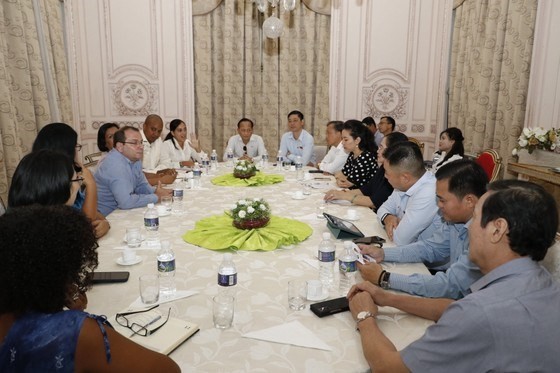 胡志明市代表团在古巴人民友谊研究所（ICAP）。（图片来源：越通社）
