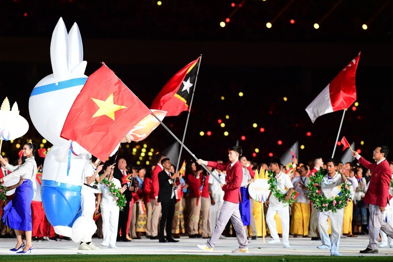 游泳运动员阮辉煌被体育运动局选为越南体育代表团第19届亚运会开幕式旗手。