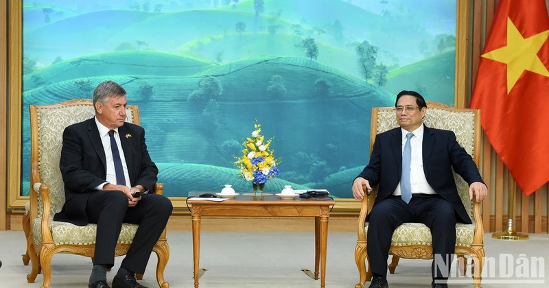 越南政府总理范明正会见比利时王国法兰德斯大区首席大臣让·让邦。