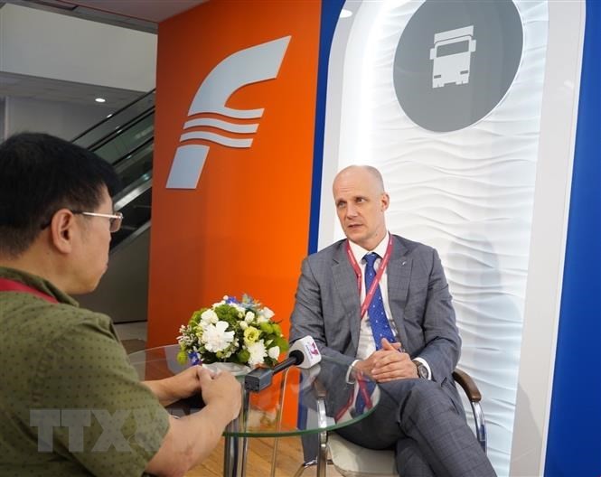 俄罗斯海运集团FESCO物流部副总裁哲门·马斯洛夫接受越通社记者的采访。（图片来源：越通社）