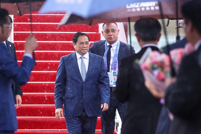 越南政府总理范明正抵达南宁，开始出席第20届东博会和峰会之行。（图片来源：VGP）