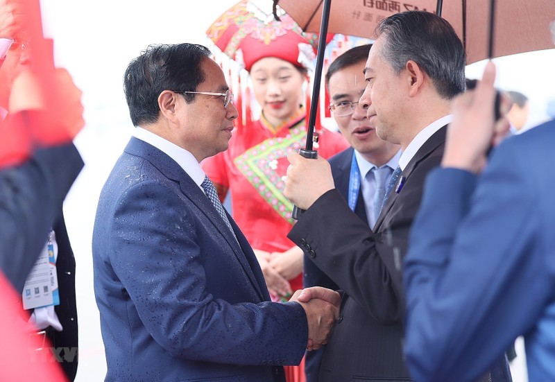 越南政府总理范明正抵达南宁 开始出席第20届东博会和峰会之行。（图片来源：越通社）