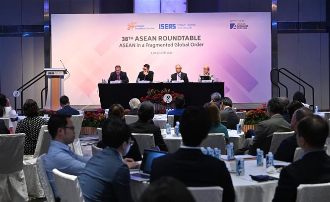 第38届东盟圆桌会议10月3日在新加坡举行。（图片来源：越通社）