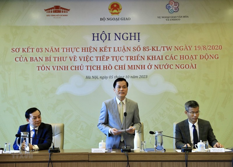 越南外交部副部长、越南联合国教科文组织国家委员会主席何金玉在会上发表讲话。（图片来源：越通社）