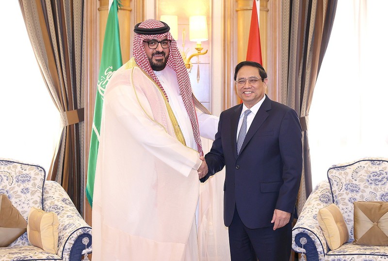 越南政府总理范明正会见沙特阿拉伯经济和规划大臣费萨尔·易卜拉欣。（图片来源：VGP）