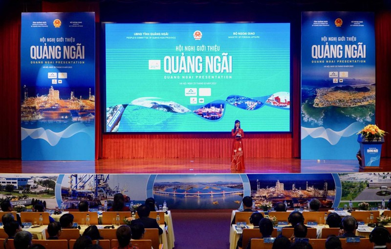越南外交部与广义省人民委员会在河内联合举办广义省投资贸易推介会。（图片来源：国际报）
