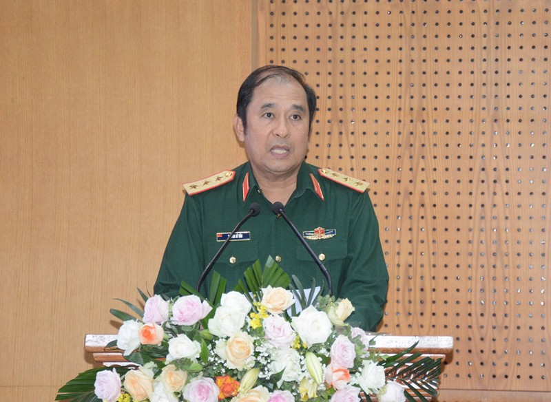 越南人民军副总参谋长冯士晋上将在开班仪式上发表讲话。