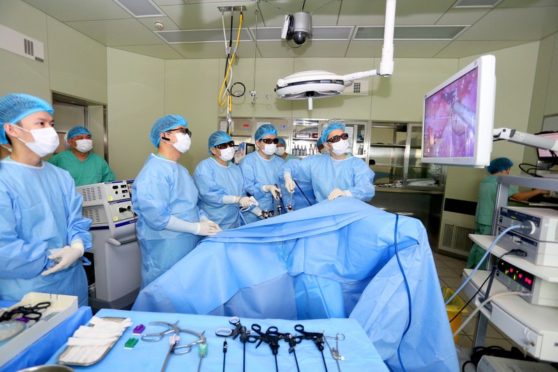 顺化中央医院腹腔镜结直肠手术荣获东南亚一等奖。（图片来源：顺化中心医院）
