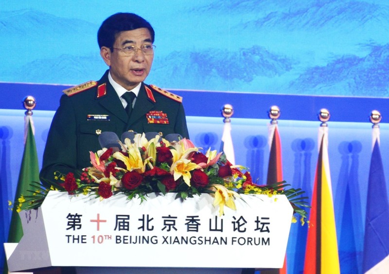 越共中央政治局委员、中央军委副书记、国防部部长潘文江大将出席论坛并发表题为《发展中国家在全球安全中的作用》的讲话。