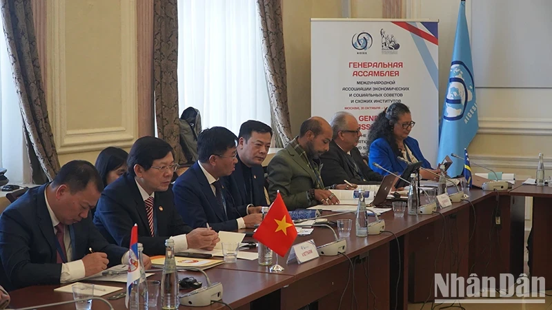 越南出席在俄罗斯举行的AICESIS会议 