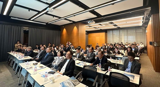 多家韩国企业代表出席促进会。（图片来源：平定省计划投资厅）