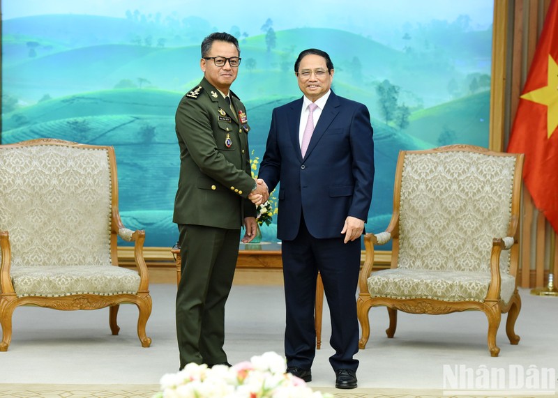 越南政府总理范明正和柬埔寨副首相兼国防大臣迪西哈。
