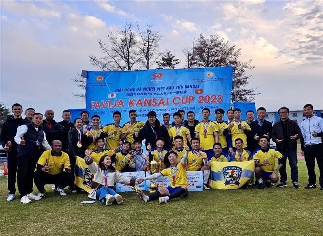 旅居日本关西越南人社群在滋贺县举行了2023年关西杯足球赛“FAVIJA KANSAI CUP 2023”。（图片来源：越通社）