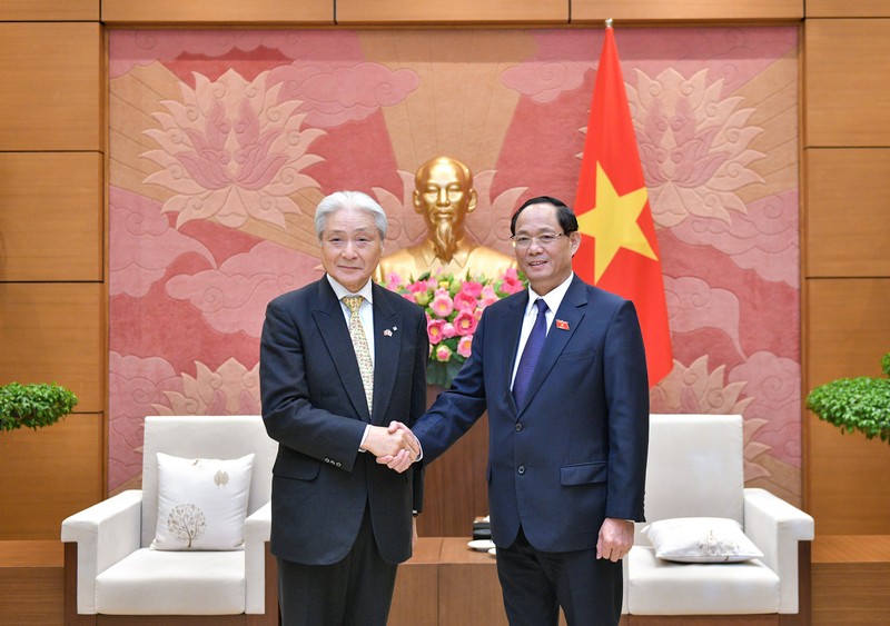 越南国会副主席陈光方会见日本栃木县知事福田富和。（图片来源：国会官网）