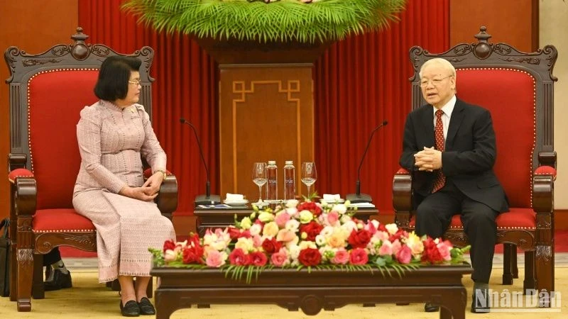 越共中央总书记阮富仲会见柬埔寨王国国会主席昆索达莉。