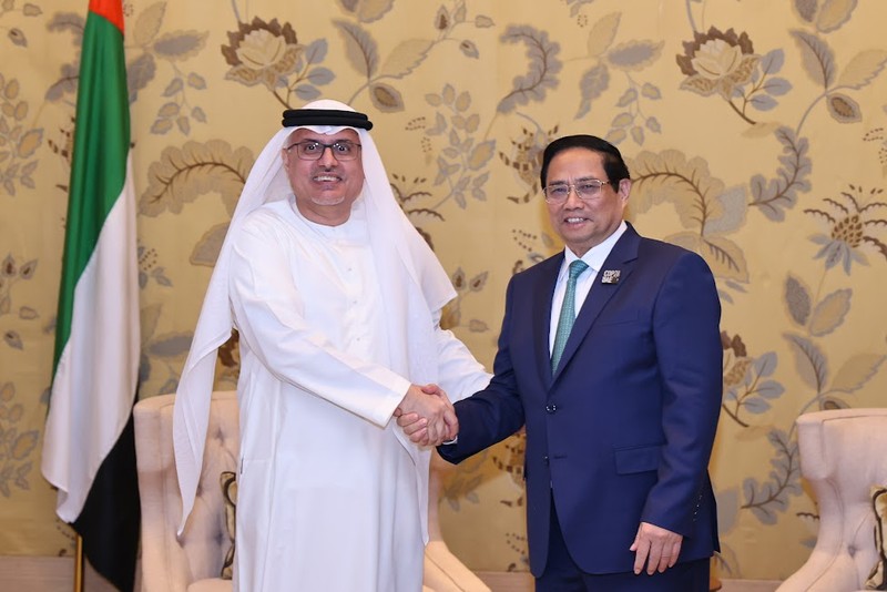 越南政府总理范明正会见阿联酋人力资源部部长阿卜杜拉赫曼·安瓦尔。（图片来源：VGP）