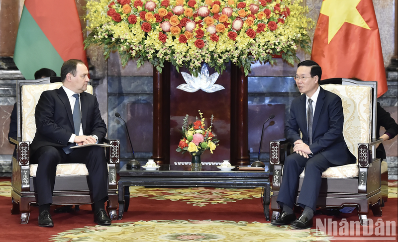 越南国家主席武文赏会见白俄罗斯总理罗曼·戈洛夫琴科。