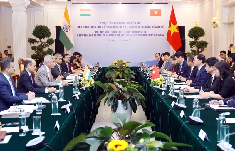 于2023年10月16日举行的越南-印度联合委员会第十八次会议场景。（图片来源：越通社）