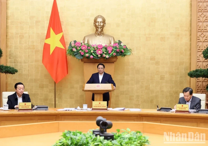 越南政府总理范明正主持召开2023年12月立法工作专题会议。